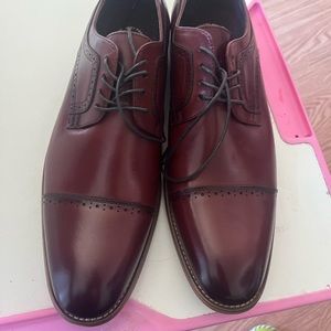 Brand New Steve Madden Dickinson excellent condition with tags. Size 13 Cognac